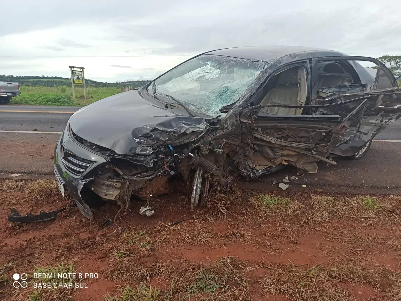 Imagem de compartilhamento para o artigo Carro fica destruído em colisão com carreta na saída de Chapadão do Sul na MS-306 da MS Todo dia